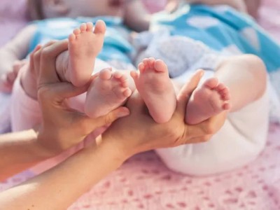 Четыре ноги: ребенок родился с редкой аномалией