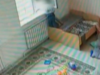 В Актау восьмилетний мальчик выпал из окна коррекционного центра и умер