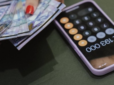 “Будем спрашивать, откуда эти деньги“. У налоговиков возникли вопросы к 115 тысячам человек