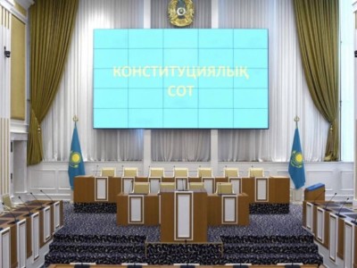 Уволенный за коррупцию казахстанец обратился в Конституционный суд