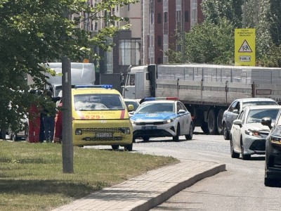 В Астане автомобиль сбил ребёнка на велосипеде на пешеходном переходе