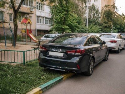 С 1 июля в Казахстане ужесточат правила парковки во дворах и возле домов