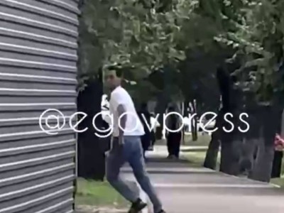 В Алматы неизвестный мужчина шлёпает женщин и убегает