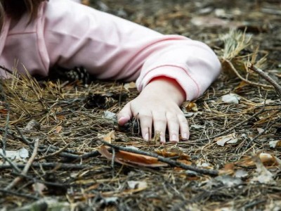 Отец зарезал дочь в полицейском участке