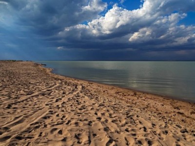 На базе отдыха в Конаеве спасли 20-летнюю девушку
