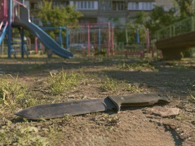 Подросток ударил сверстника ножом на детской площадке