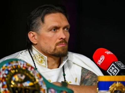 Александр Усик отказался от всех чемпионских поясов: что произошло