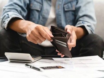 Закредитованным казахстанцам начнут выдавать товарные кредиты