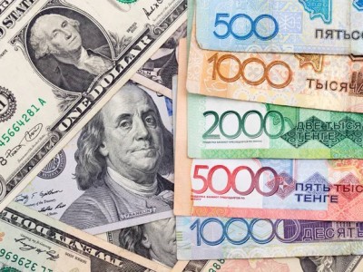 Курс доллара опустился ниже 470 тенге