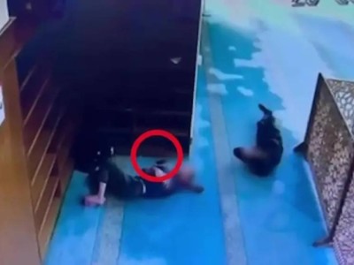 У мужчины украли телефон в мечети в Астане