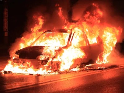 Три человека заживо сгорели в результате аварии в Акмолинской области