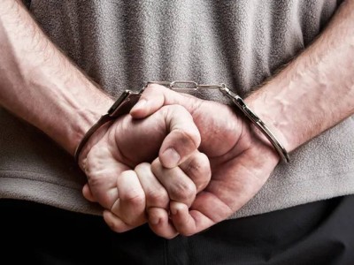 68-летнего электрика обвиняют в десятках изнасилований: жертвы даже не знали о произошедшем с ними