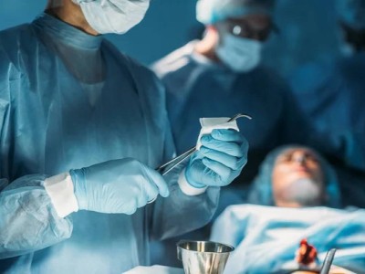 Гигантскую миому весом 5,1 кг удалили во время экстренных родов в Алматы