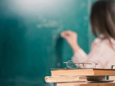 Преподаватель колледжа 17 лет не проводила занятия, но получала полную зарплату