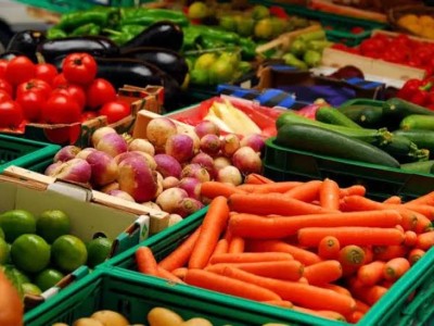 Овощи и ряд продуктов подешевели в Казахстане