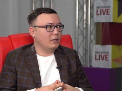 Запрет на показную роскошь блогеров в Китае - единственно верное решение – писатель Бухарбай