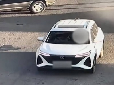 Мужчина угнал авто со спящим в салоне хозяином