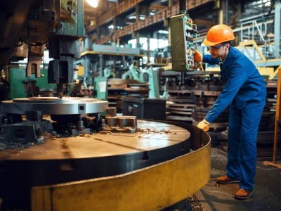 Подросток лишился руки на производстве в Усть-Каменогорске