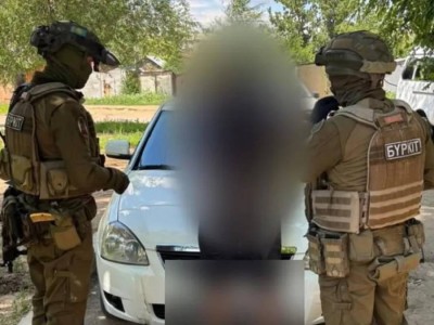 Полиция провела обыск в квартире задержанного иностранца в Уральске (видео)