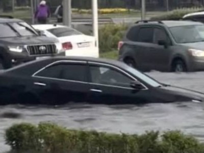 Автомобиль за 35 миллионов ушёл под воду в Астане: кто ответит за ущерб?