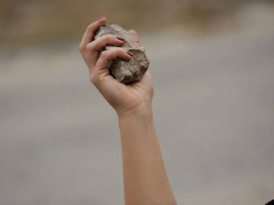 Девушка забила отца камнем, чтобы жить с женихом