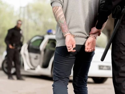 Напал на мать с ножом и скрылся во Вьетнаме: мужчину вернули в Казахстан