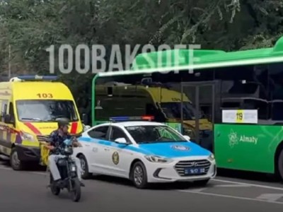 Автобус насмерть сбил девушку в Алматы (видео)