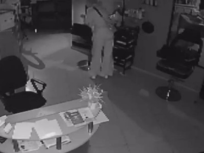 Обокрала собственное место работы и попыталась сбежать: сотрудницу задержали на вокзале
