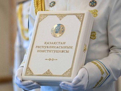Новая Конституция укрепила гарантии справедливого правосудия – эксперт