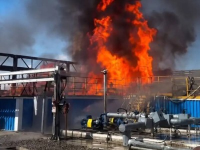 Нефтезавод загорелся в Атырау