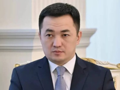 Токаев предложил кандидатуру Айбека Дадебая на пост председателя Курултая