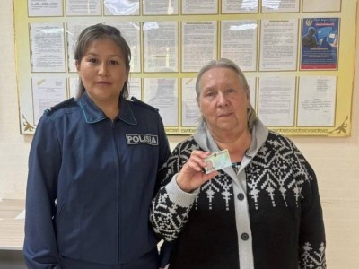 69-летняя женщина впервые получила удостоверение личности