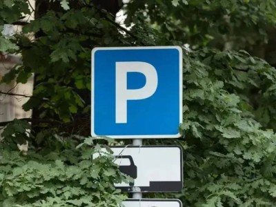 Парковки в Алматы подорожают – вместо единого тарифа введут три новых