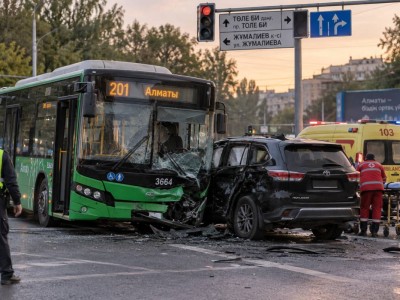 Девять человек обратились за помощью после ДТП с автобусом в Алматы