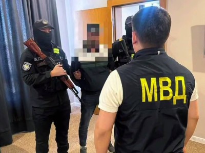 Известный тамада попал в поле зрения полиции: его задержали с наркотиками в гостинице