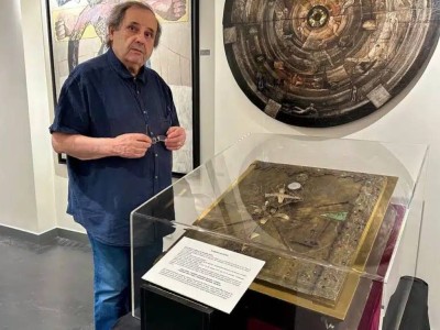 Самую тяжелую в мире книгу украли во Франции