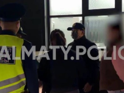 В Алматы женщину задержали с пистолетом и патронами (ВИДЕО)