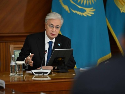 Токаев поручил повысить минимальную заработную плату в Казахстане до 100 тысяч тенге