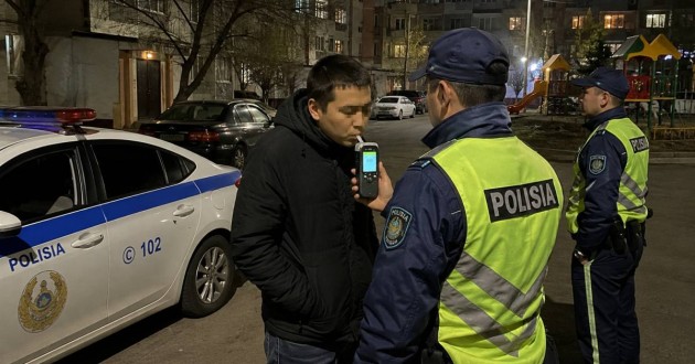 «Подстава от трезвого водителя?»: видео из Павлодара обсуждают в сети