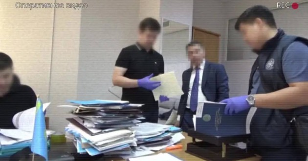 КНБ сообщил об аресте двух чиновников Минтранспорта
