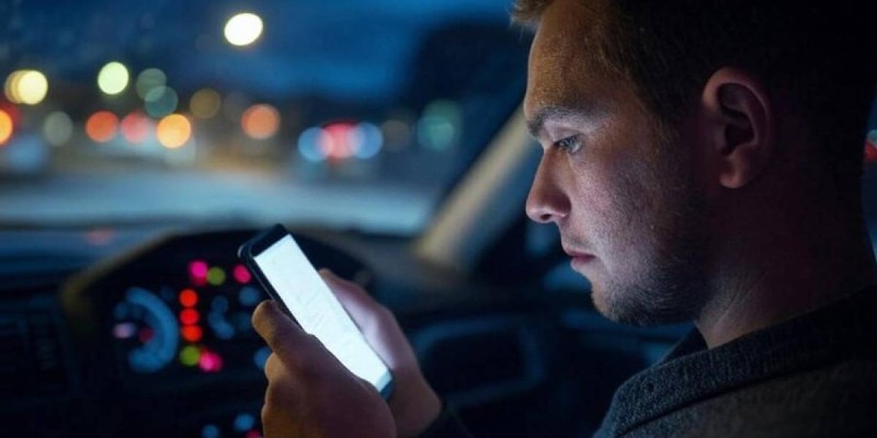 Штраф за телефон за рулем в 2025 году: новые правила и неожиданные нюансы.