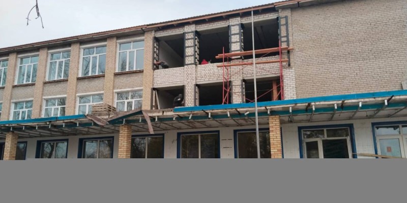 Родители в Костанайской области требуют прекратить ремонт в школе.