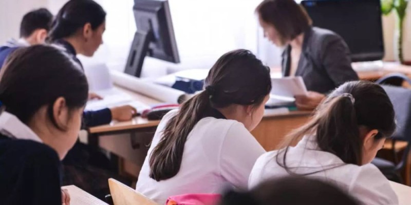 Почему учителя не хотят работать в школах.