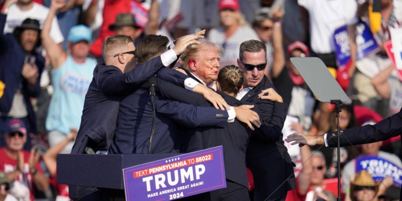 Покушение на Дональда Трампа во время предвыборного выступления в Пенсильвании.