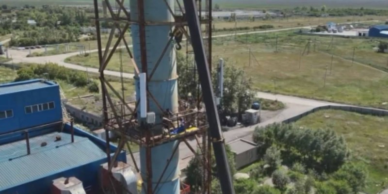 С 32-метровой высоты упал и выжил рабочий в Акмолинской области.