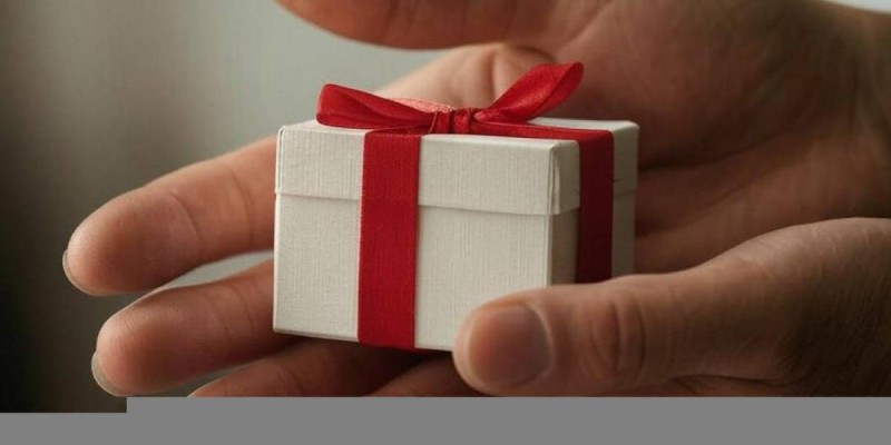 Казахстанские чиновники передали государству подарки на 2,3 миллиона тенге.
