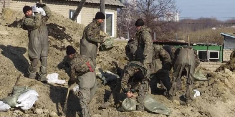 Катастрофа в Актюбинской области: талая вода уничтожает села.