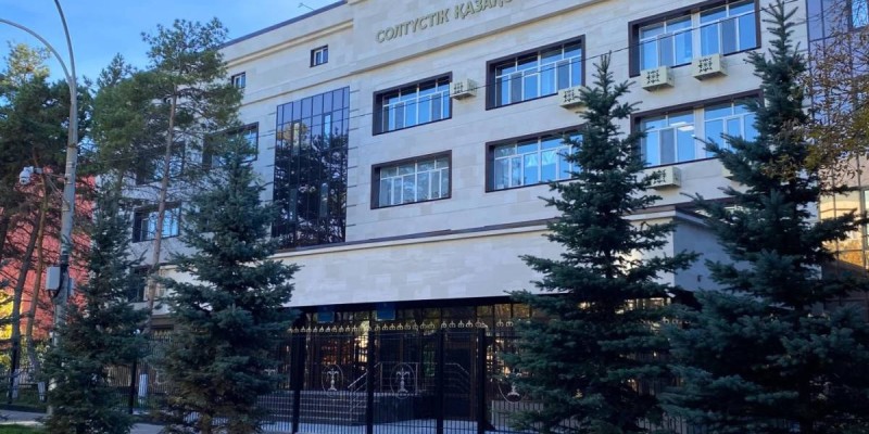 Учительницу, осуждённую за оскорбление нации в СКО, отпустили домой.