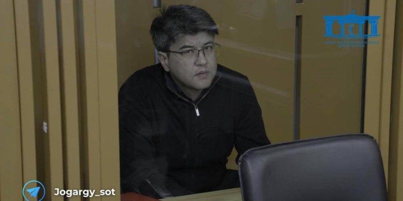 Куандык Бишимбаев просит прощения у родственников Салтанат Нукеновой в суде.