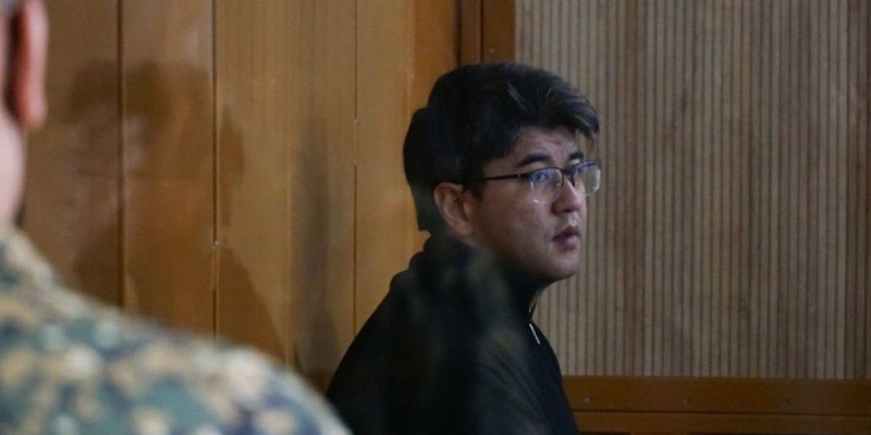 Почему суд над Бишимбаевым вызвал ажиотаж среди казахстанцев — прямая трансляция.